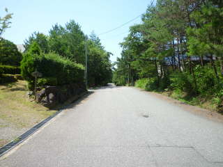 �ʑ��n�̒��S���H